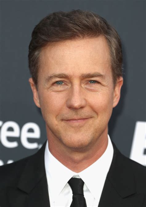 where does edward norton live.